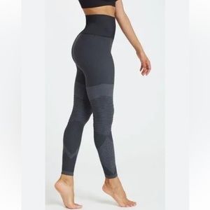 Spanx Look At Me Now Seamless Moto Leggings Medium